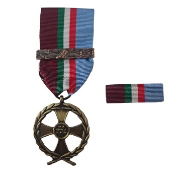 Medaglia Sicure croce e nastrino Medaglia Croce commemorativa per la partecipazione alle Operazioni di salvaguardia delle libere istituzioni e di mantenimento dell'ordine pubblico Divisa Militare